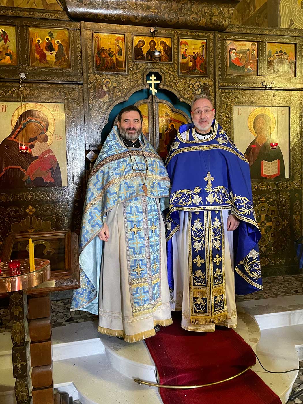 Père Anatole Negruta et Père Marc André, église russe Sainte Geneviève des Bois